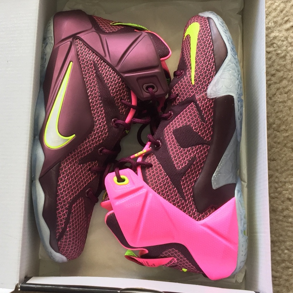 Nike Lebron 12 Xll Double Helix Merlot